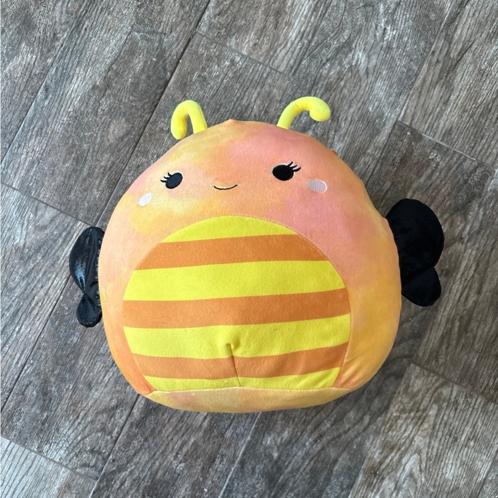 Havin the Bee Squishmallow plush toy. 
Havin has an orange marbled pattern